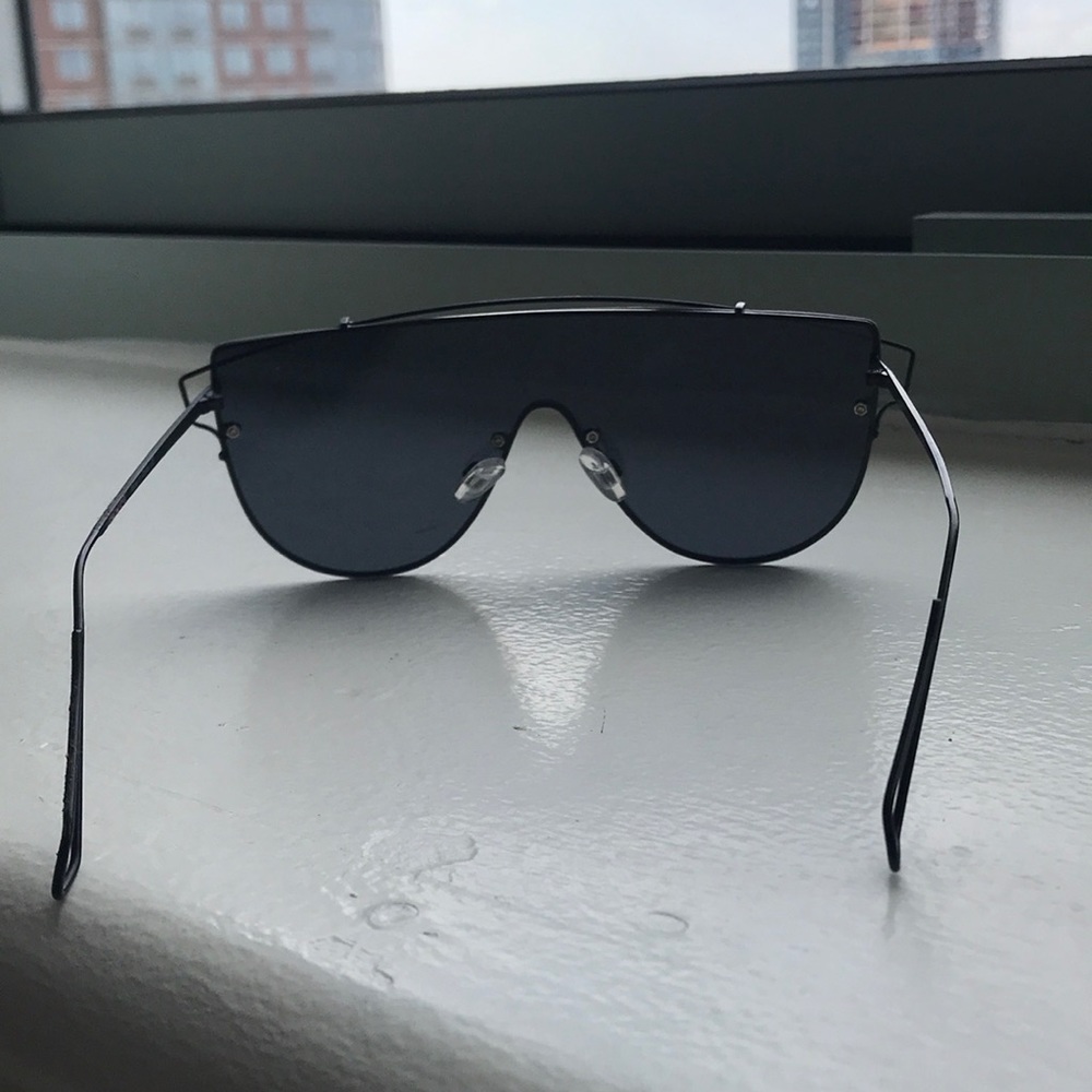 Sunglasses - Picture 3 of 4
